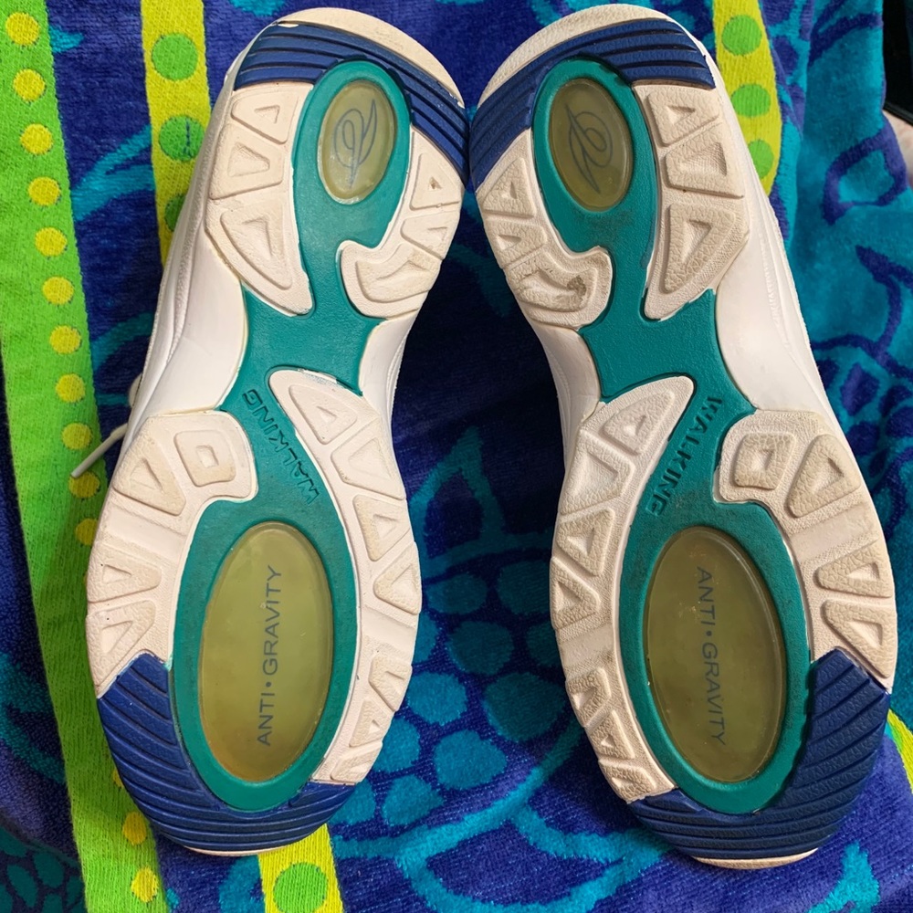 2pairs Easy Spirit Walking Shoes - Picture 9 of 12